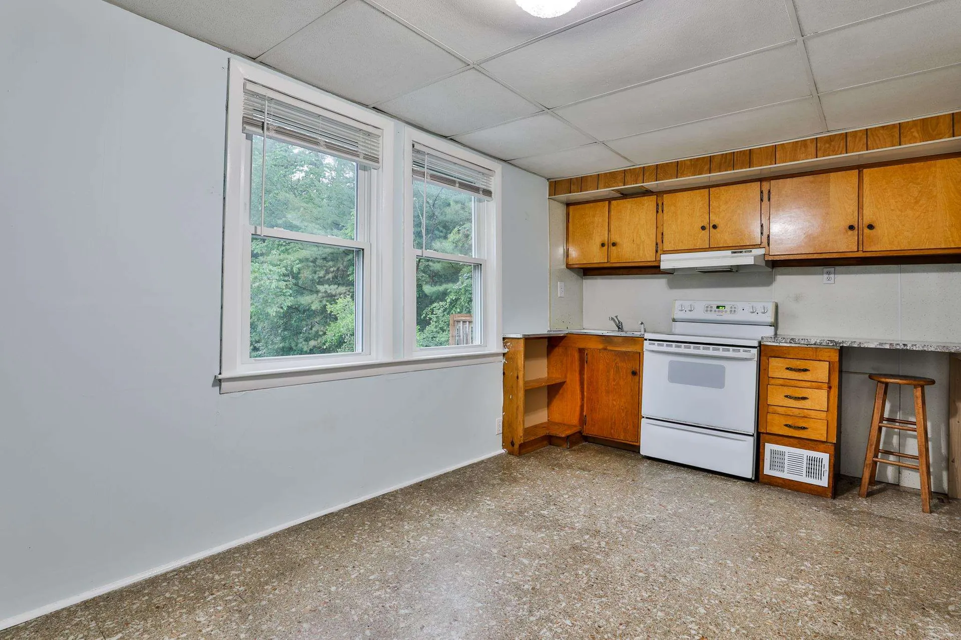 97 Old Nashua Road Londonderry NH 03053
