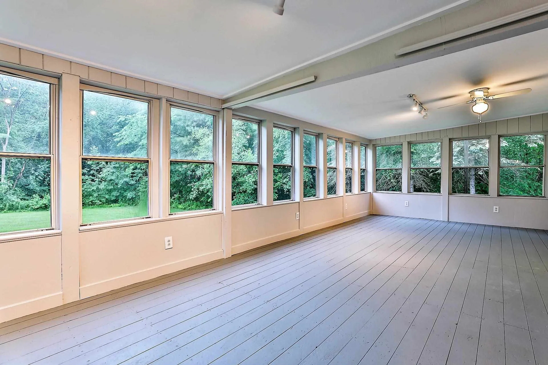 97 Old Nashua Road Londonderry NH 03053