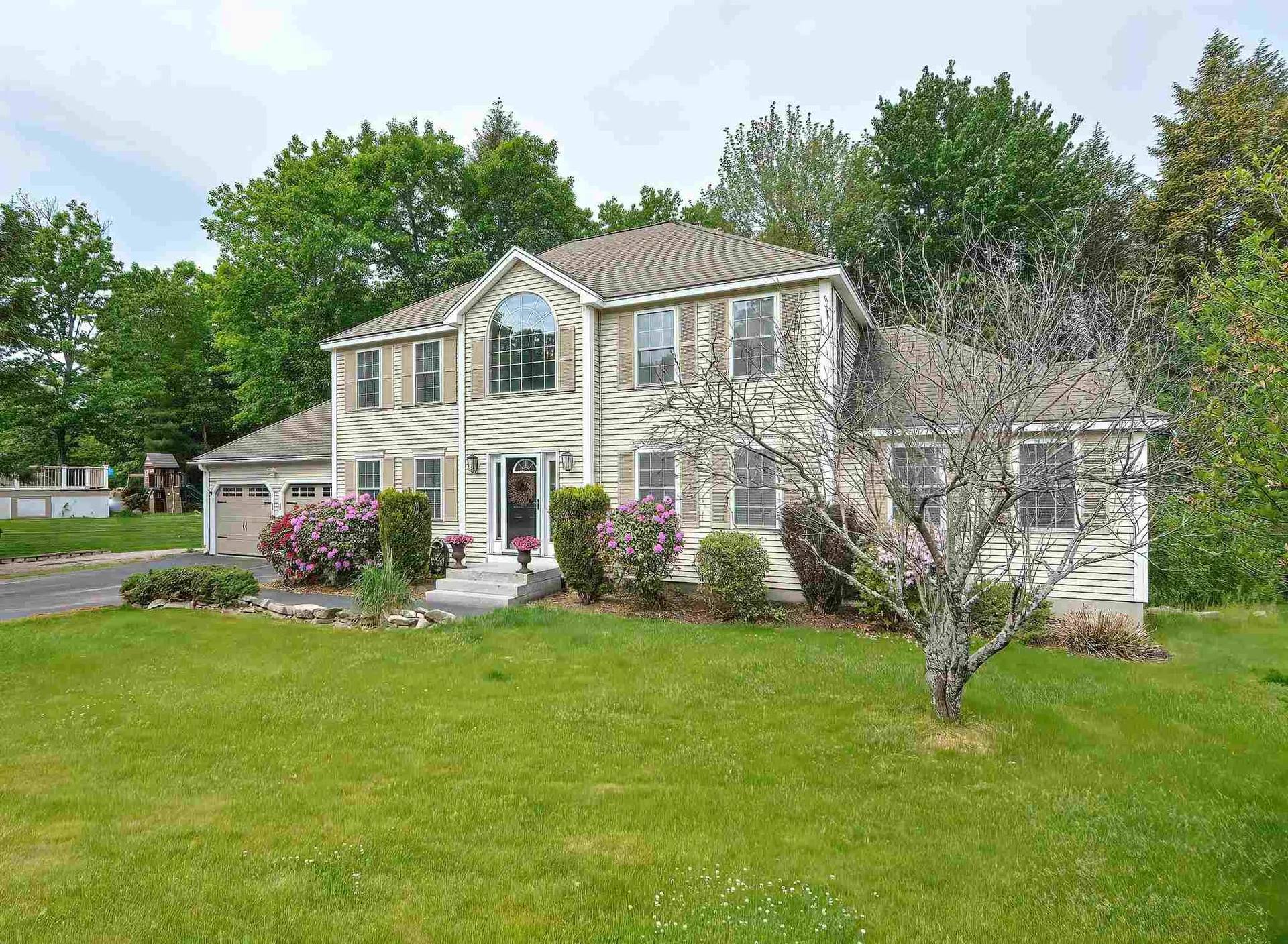 13 Gabrielle Drive Hudson NH 03051