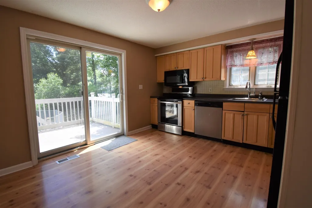 37 Brinton Drive Nashua NH 03064