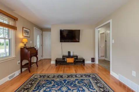 92 Gillis Street Nashua NH 03060