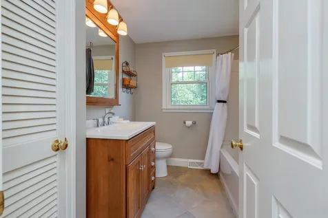 92 Gillis Street Nashua NH 03060