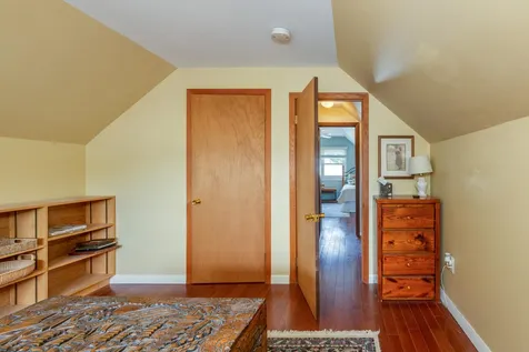 92 Gillis Street Nashua NH 03060