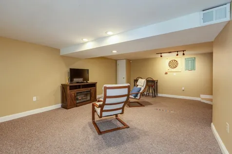 92 Gillis Street Nashua NH 03060