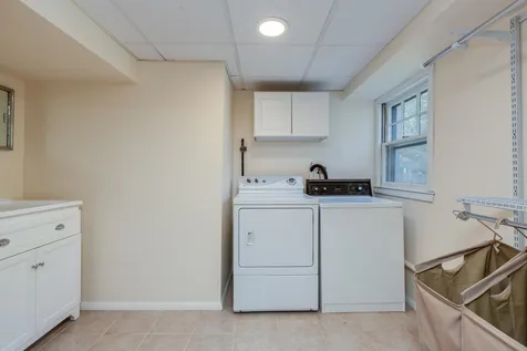 92 Gillis Street Nashua NH 03060