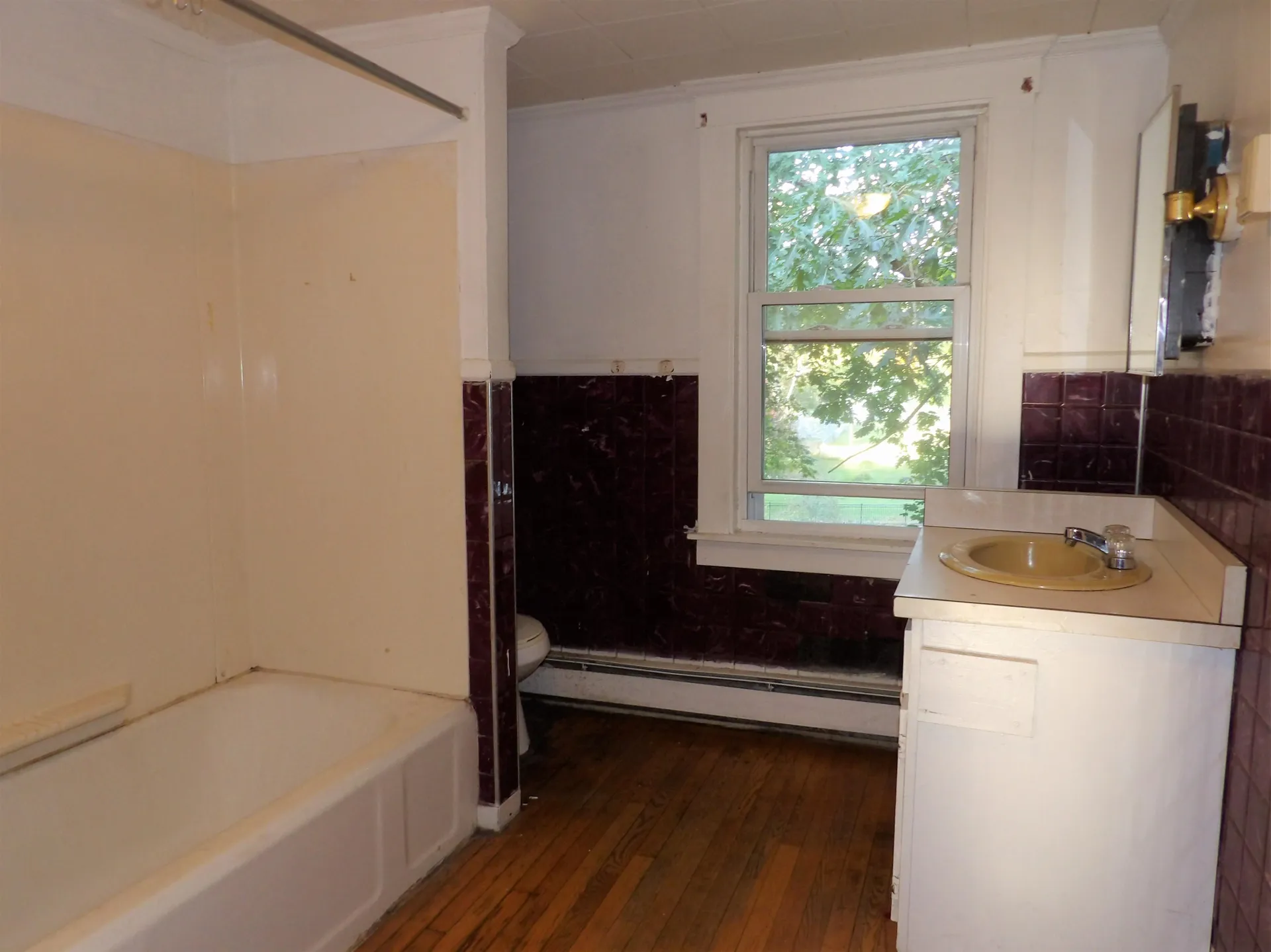 85 West Bow Street Franklin NH 03235