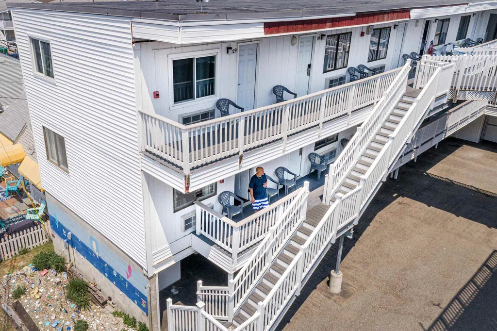 208-210 Ashworth Avenue Hampton NH 03842