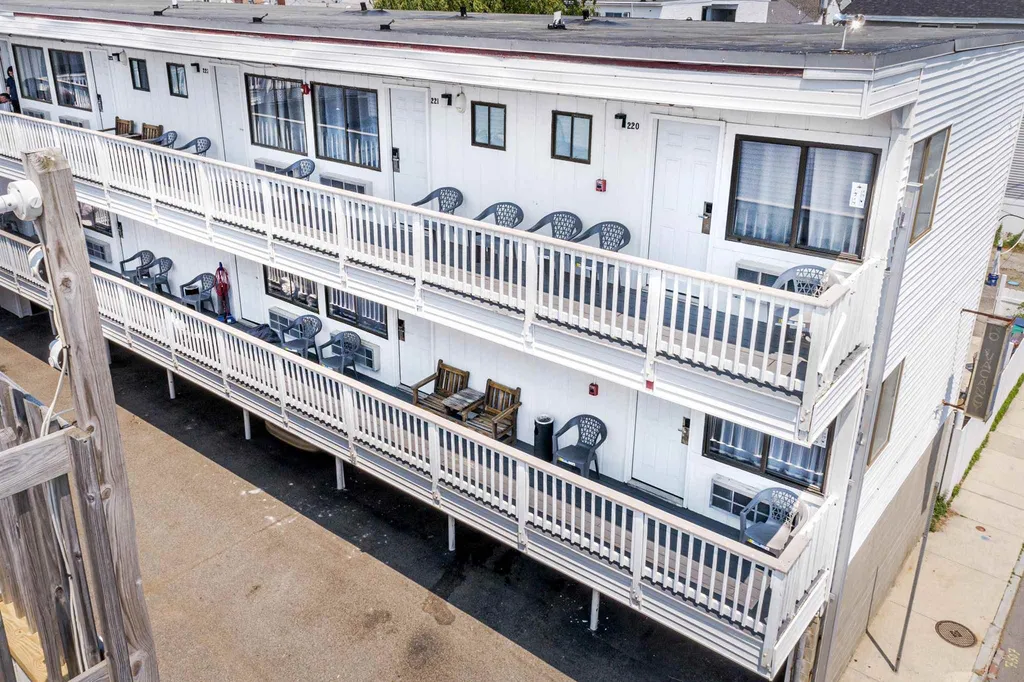 208-210 Ashworth Avenue Hampton NH 03842
