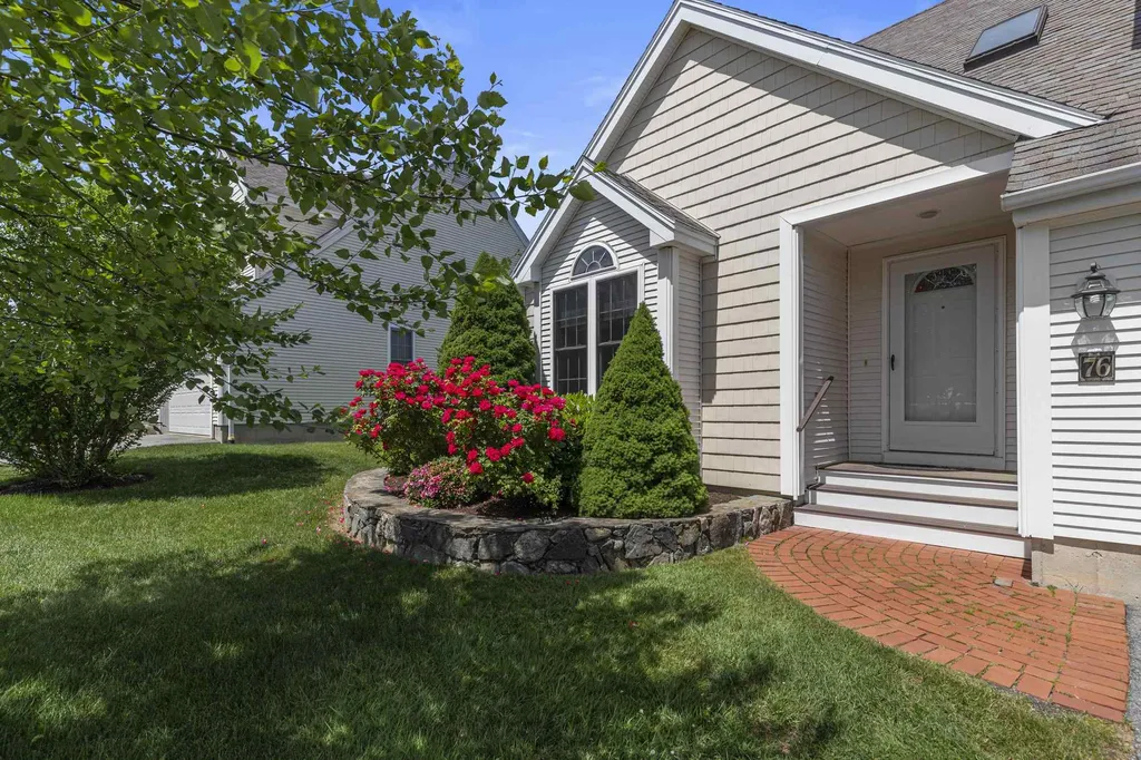 76 Hampton Meadows Hampton NH 03842