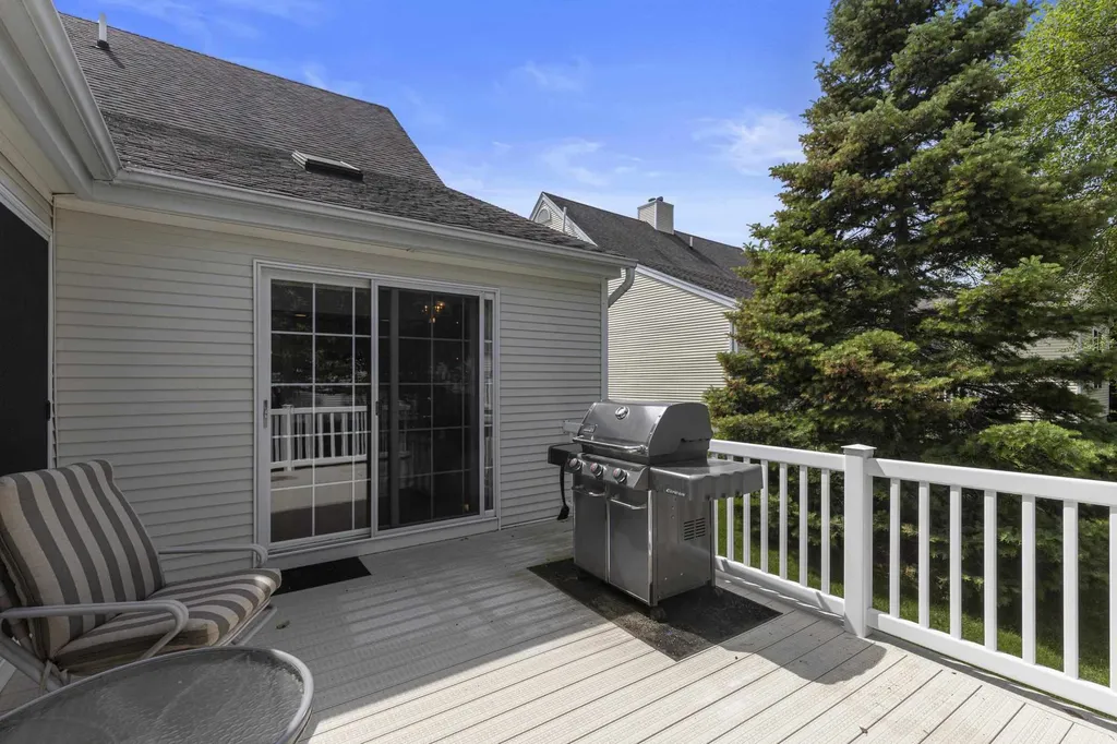 76 Hampton Meadows Hampton NH 03842