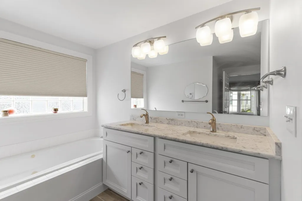 76 Hampton Meadows Hampton NH 03842