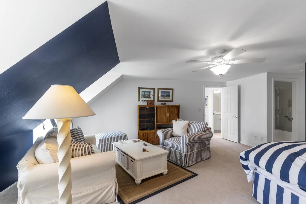 76 Hampton Meadows Hampton NH 03842
