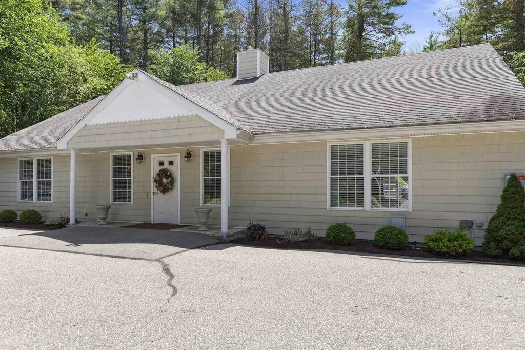 76 Hampton Meadows Hampton NH 03842