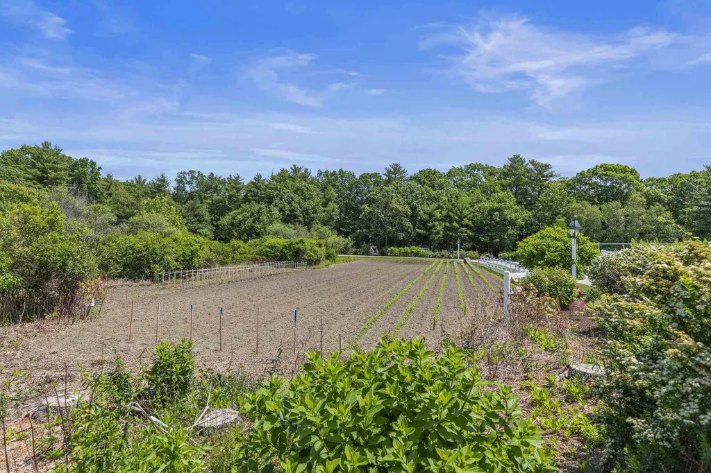 76 Hampton Meadows Hampton NH 03842