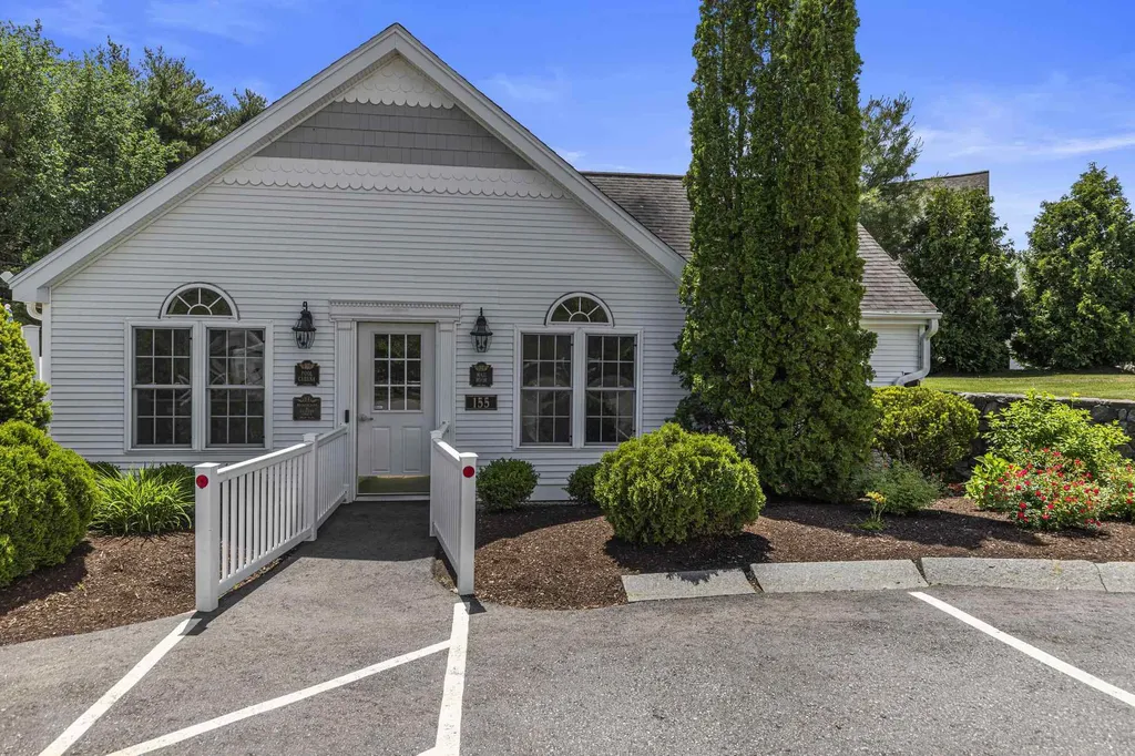 76 Hampton Meadows Hampton NH 03842