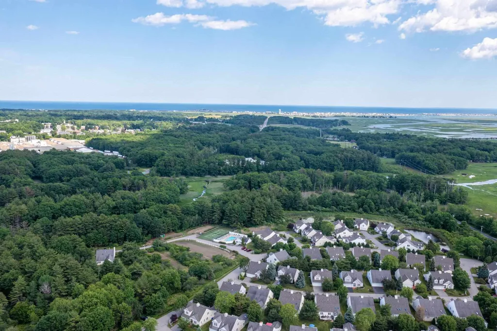 76 Hampton Meadows Hampton NH 03842