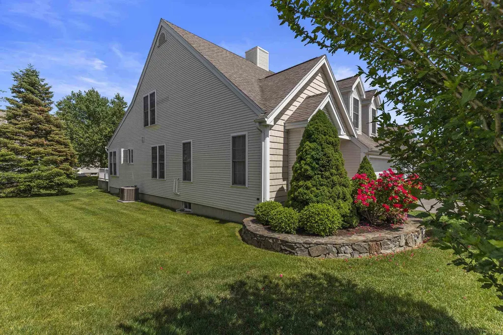 76 Hampton Meadows Hampton NH 03842