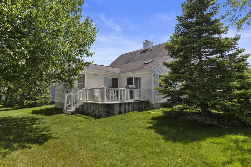 76 Hampton Meadows Hampton NH 03842