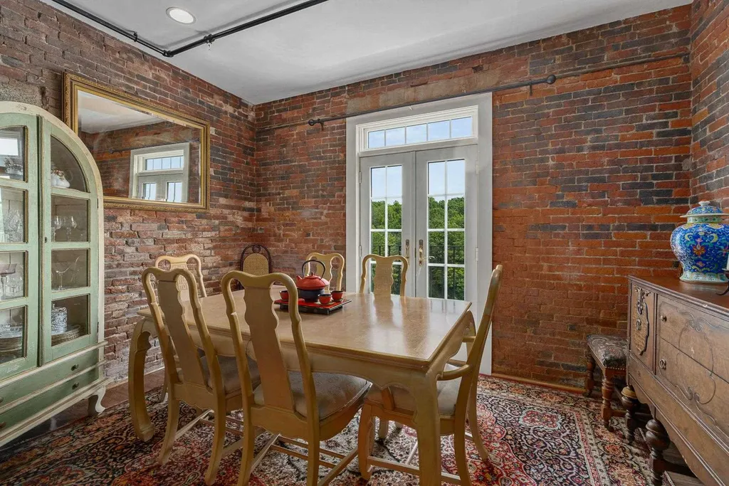 6 Bay Road Newmarket NH 03857