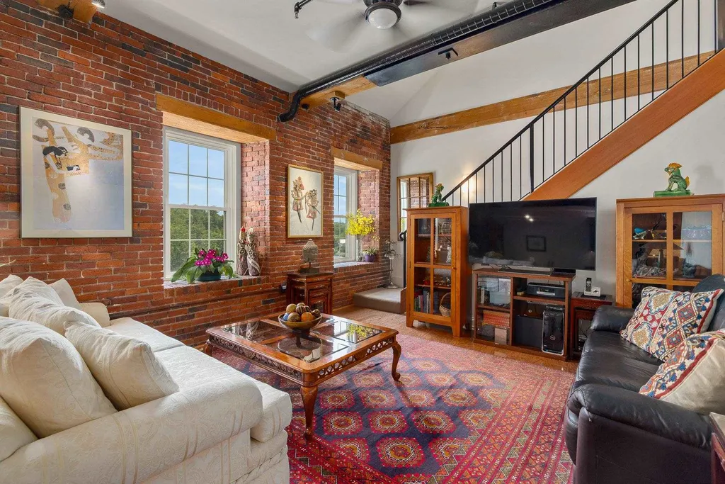 6 Bay Road Newmarket NH 03857