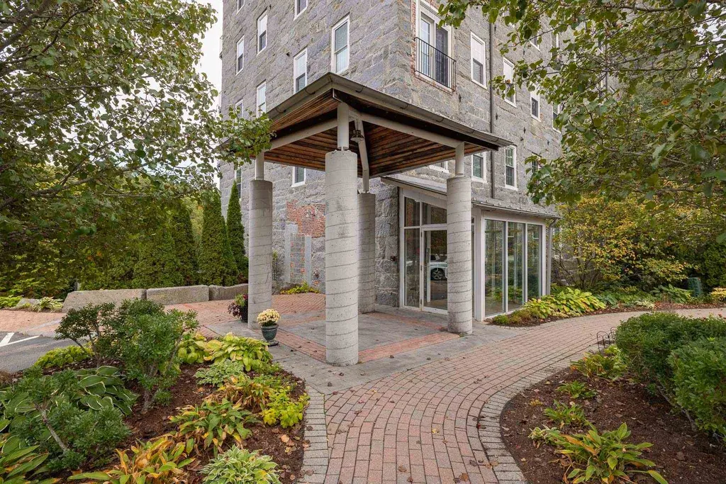6 Bay Road Newmarket NH 03857