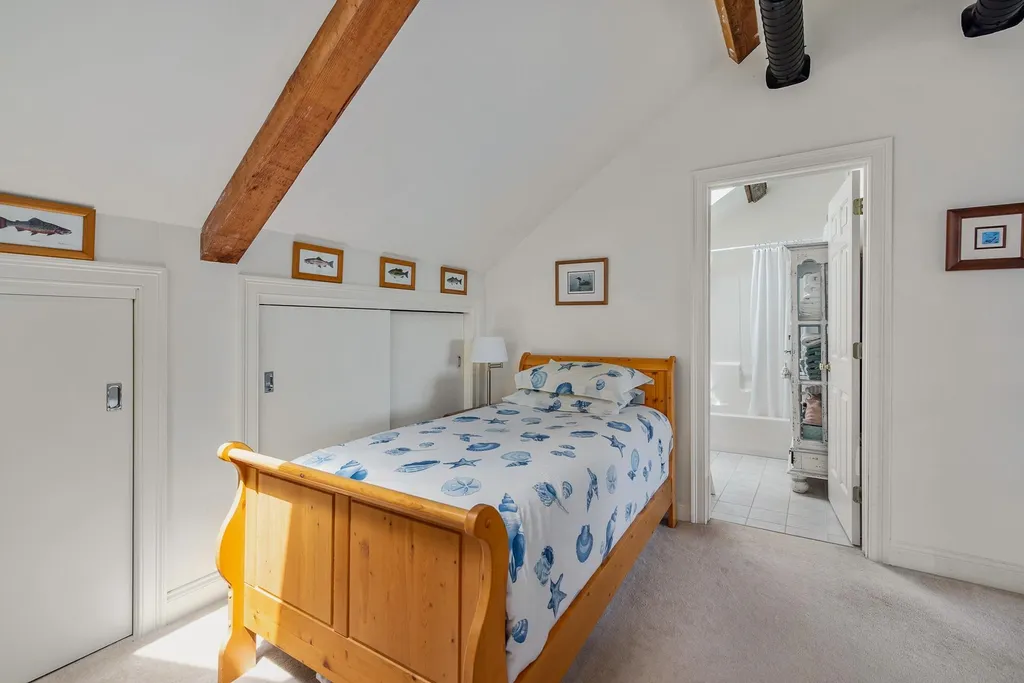 6 Bay Road Newmarket NH 03857