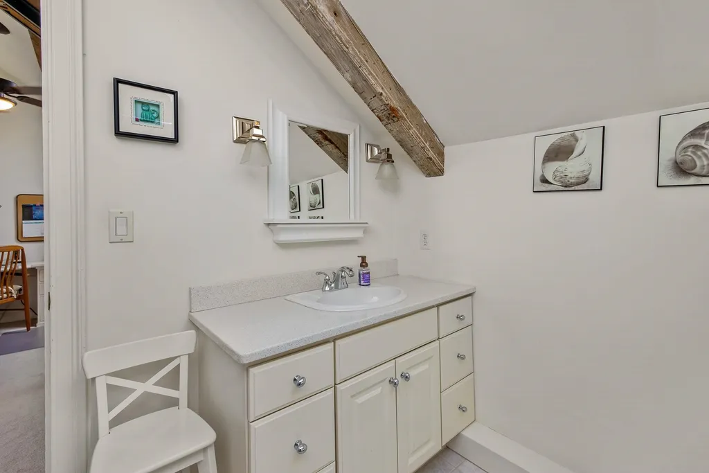 6 Bay Road Newmarket NH 03857