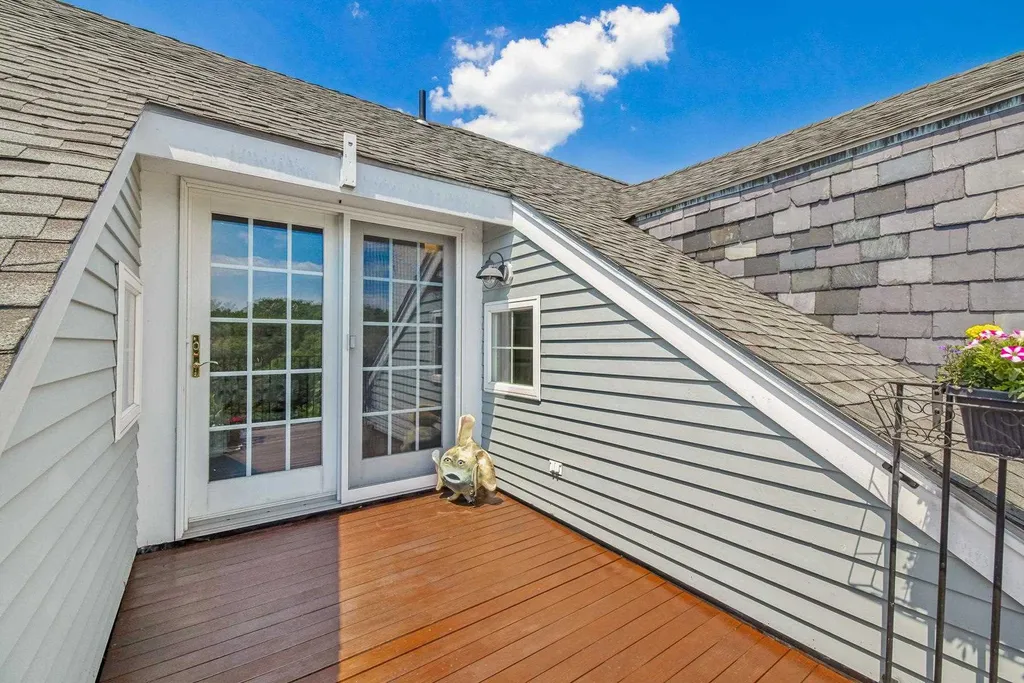 6 Bay Road Newmarket NH 03857