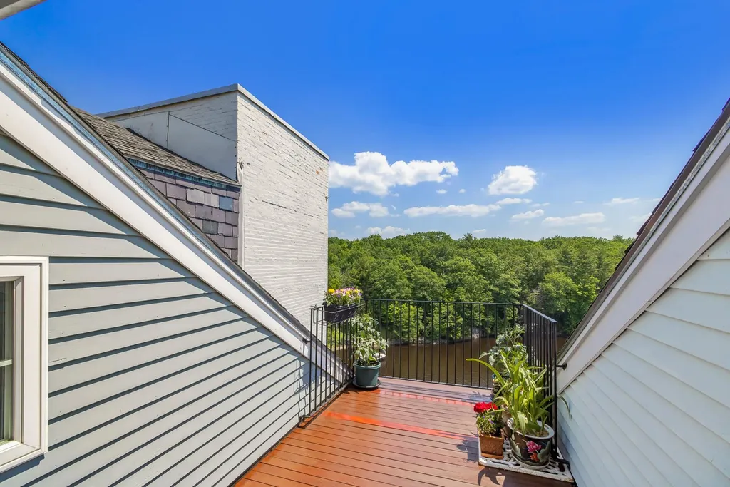 6 Bay Road Newmarket NH 03857