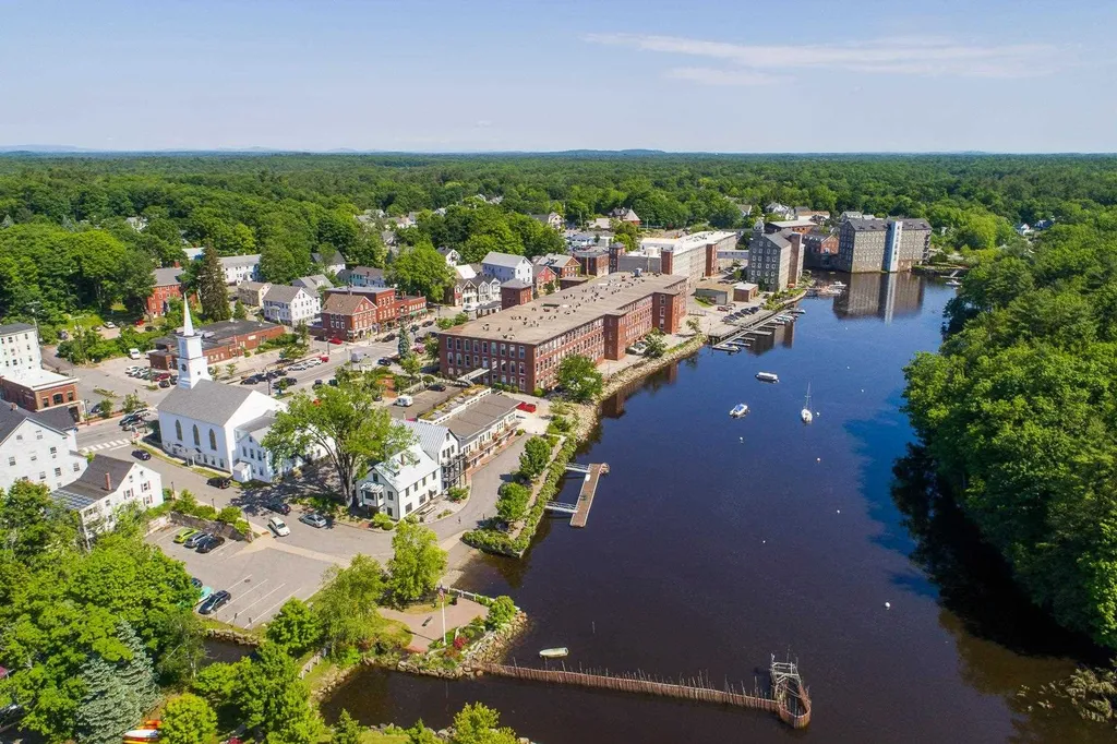 6 Bay Road Newmarket NH 03857