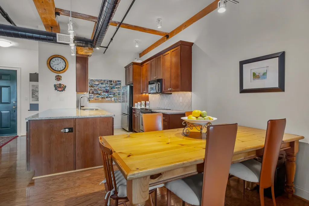 6 Bay Road Newmarket NH 03857