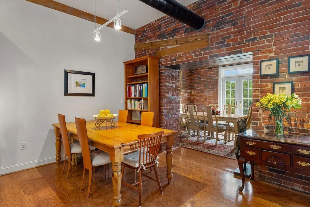 6 Bay Road Newmarket NH 03857