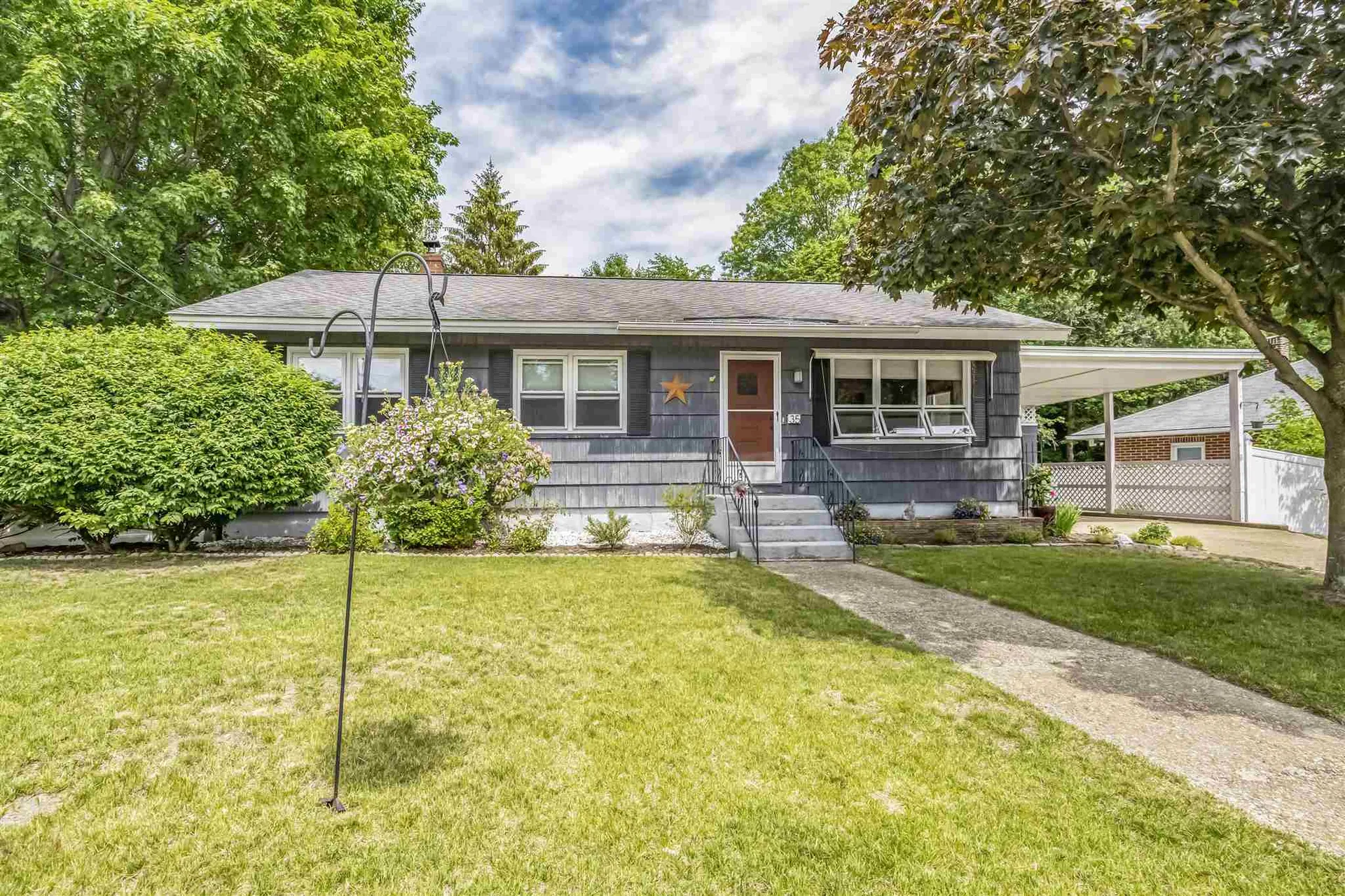 35 Avon Street Manchester NH 03102