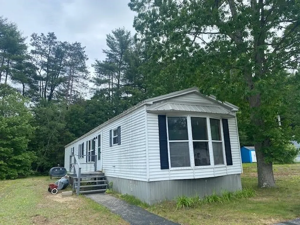 7 Village Drive Raymond NH 03077