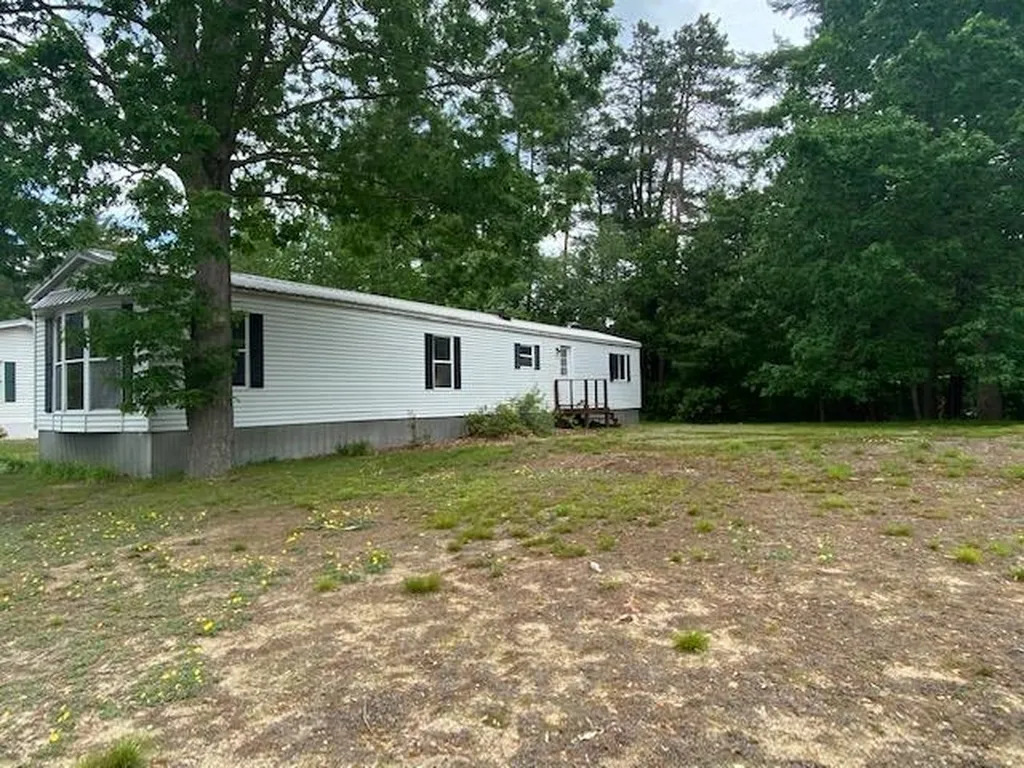 7 Village Drive Raymond NH 03077