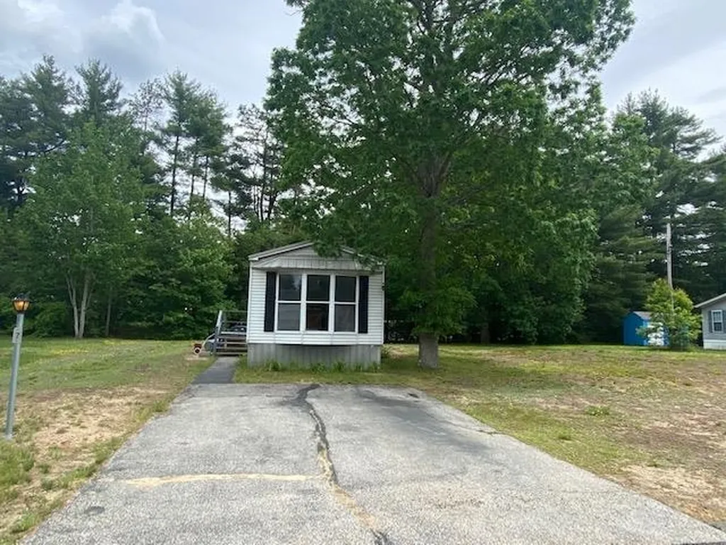 7 Village Drive Raymond NH 03077