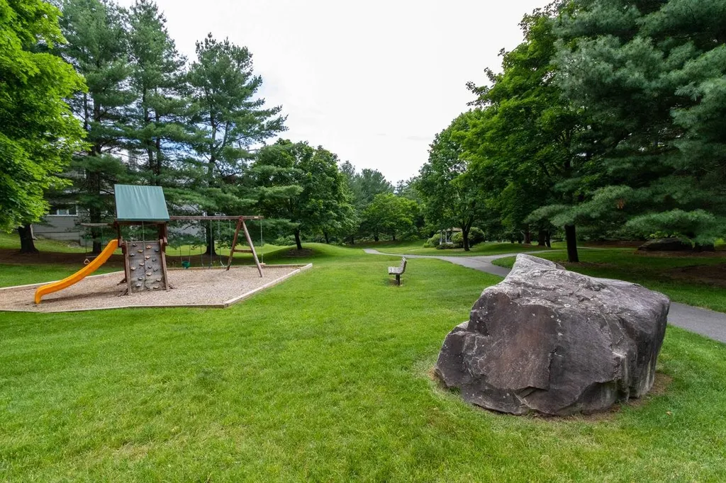 89 Ledgewood Hills Drive Nashua NH 03062