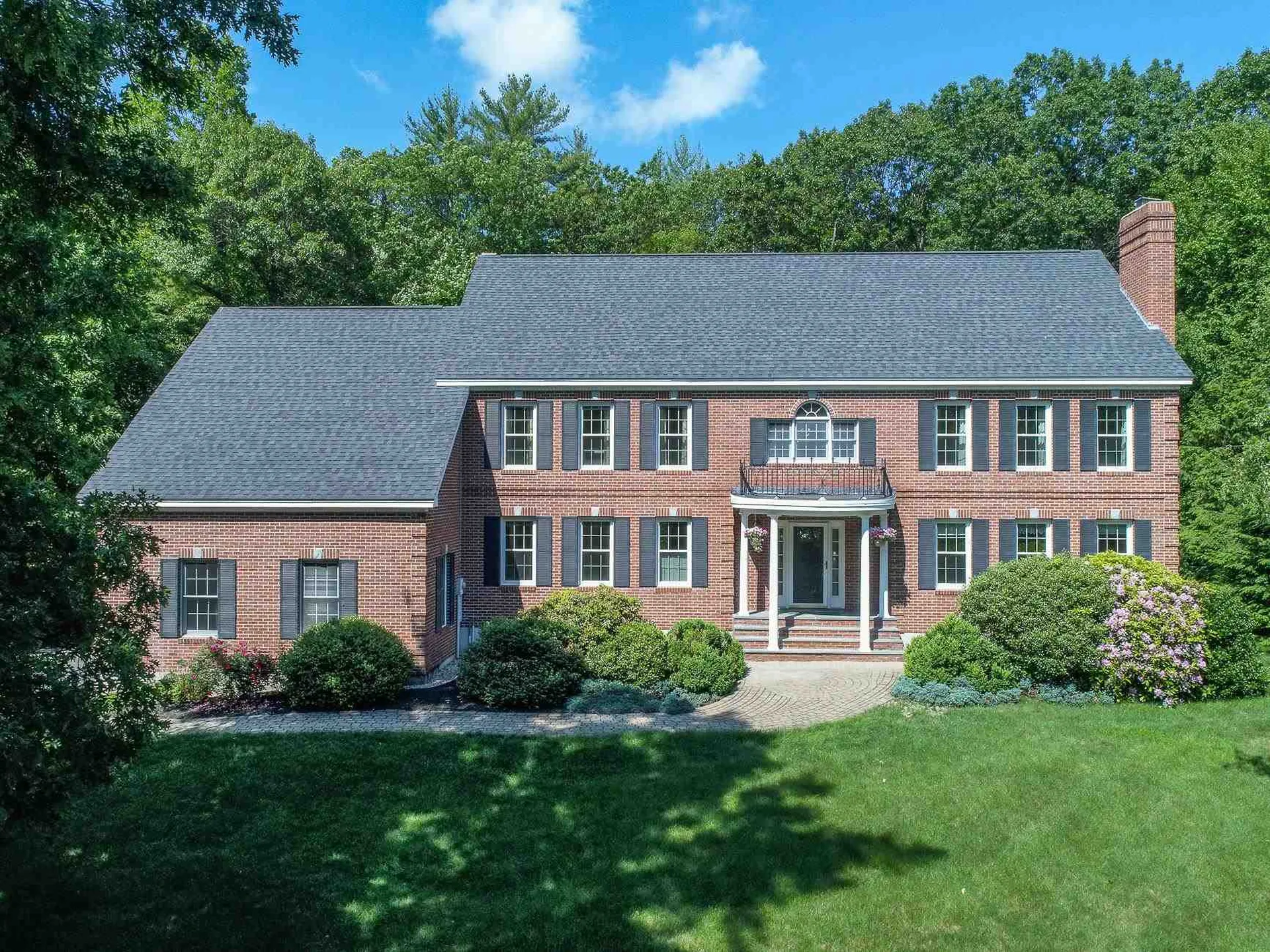 14 Pembroke Way Bedford NH 03110