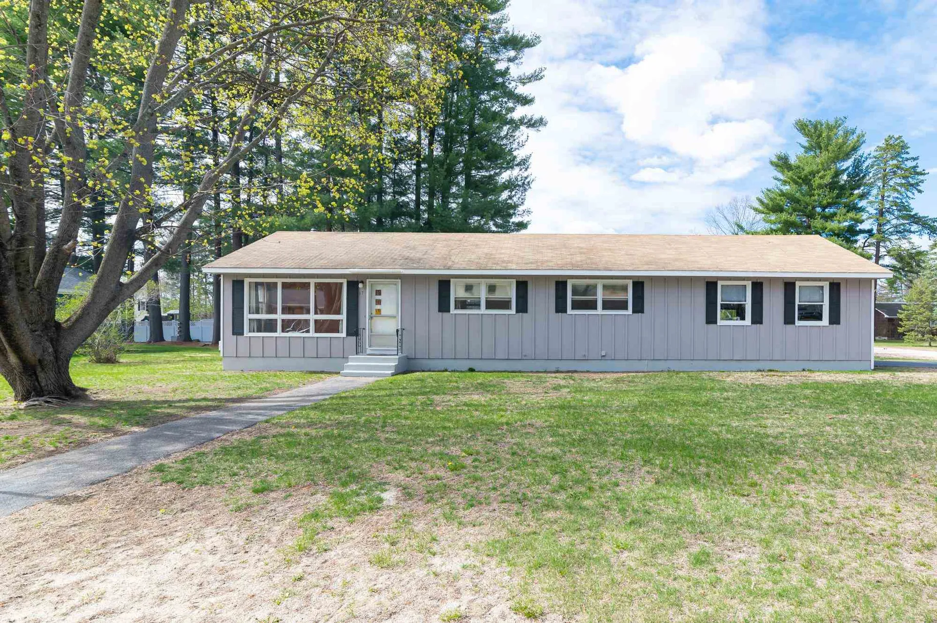 17 Tamarack Street Hudson NH 03051