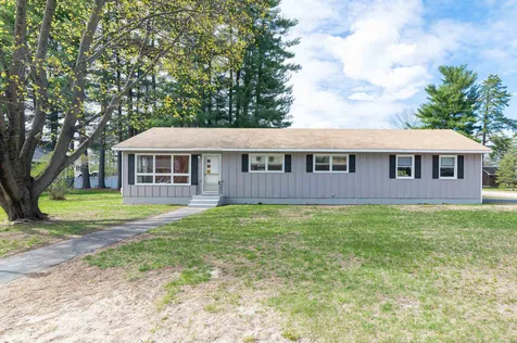 17 Tamarack Street Hudson NH 03051