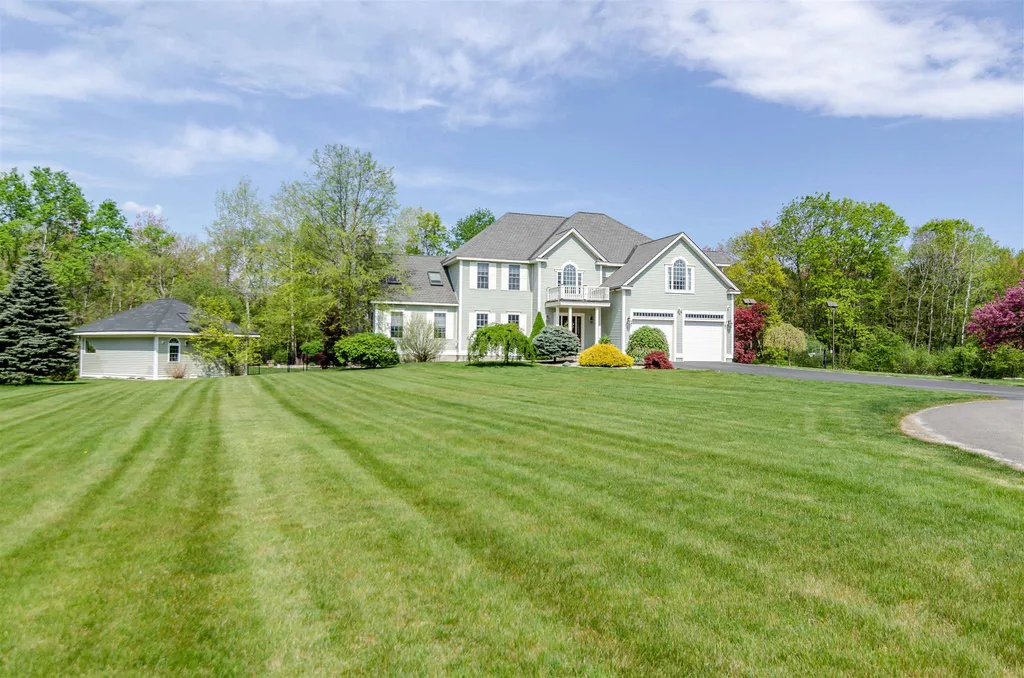 232 Patriot Drive Pelham NH 03076