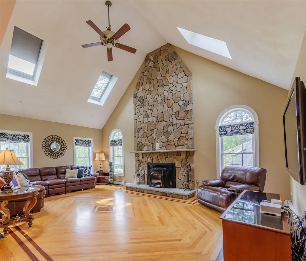 232 Patriot Drive Pelham NH 03076