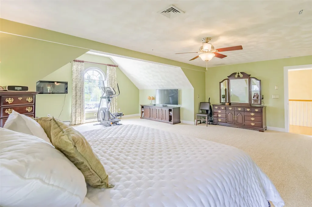 232 Patriot Drive Pelham NH 03076