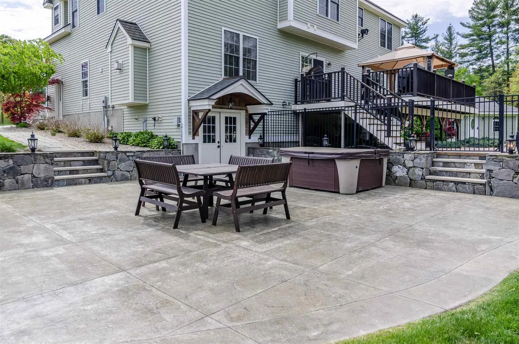 232 Patriot Drive Pelham NH 03076
