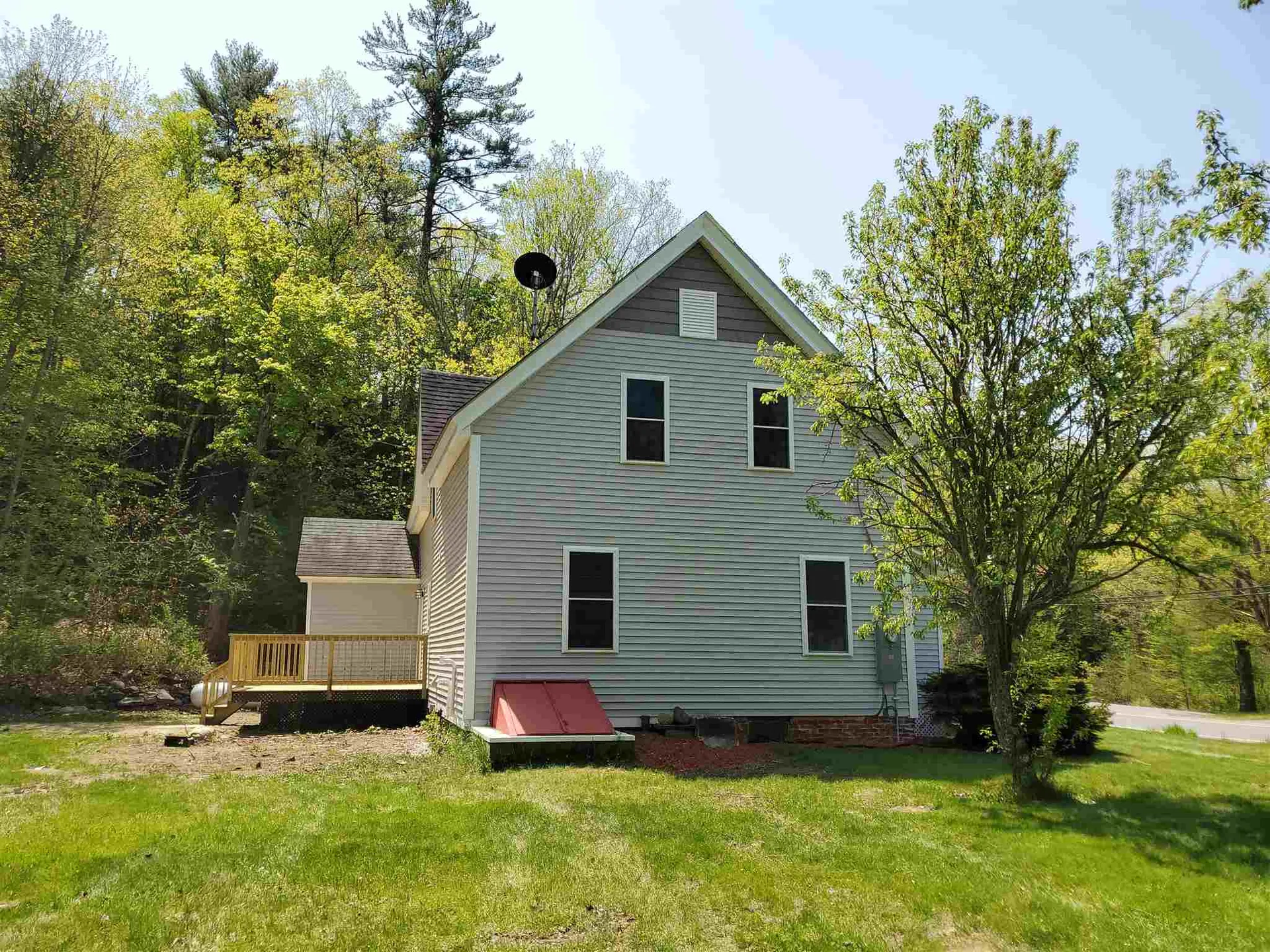 1421 Nh Route 120 Cornish NH 03745