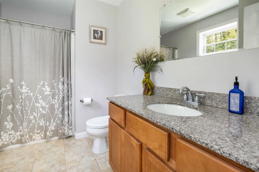 15 Maya's Way Newmarket NH 03857
