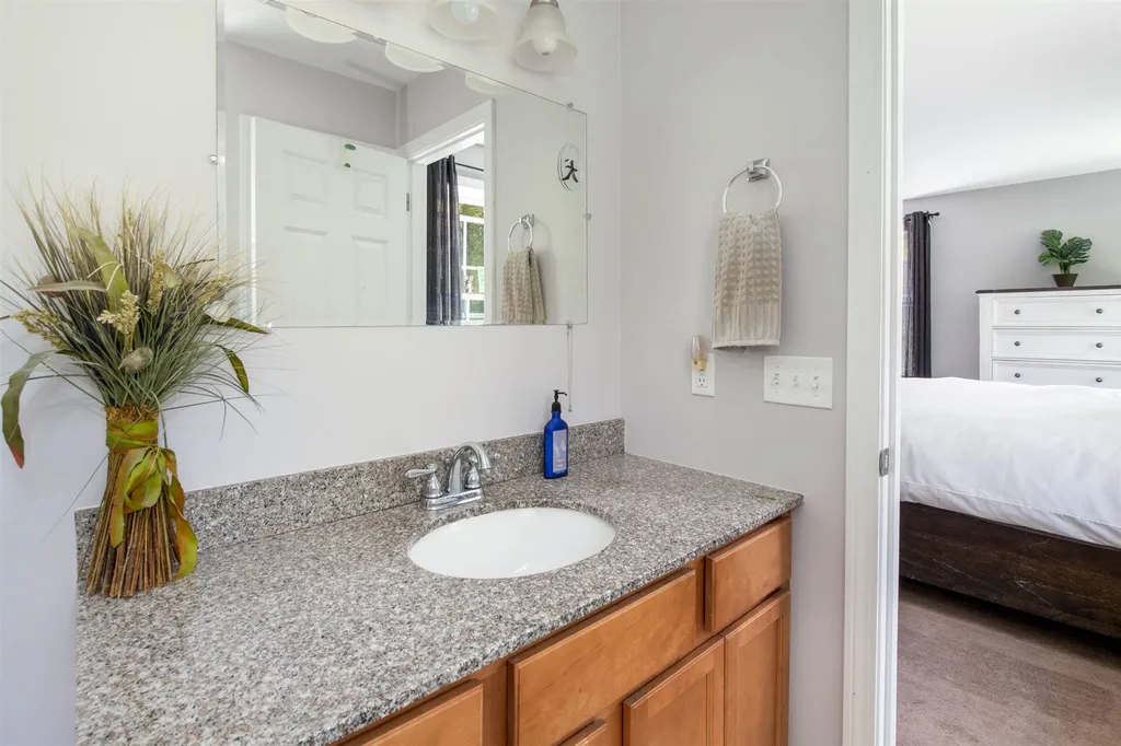 15 Maya's Way Newmarket NH 03857