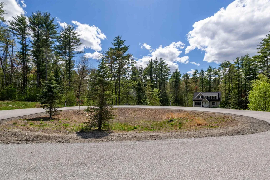 15 Maya's Way Newmarket NH 03857