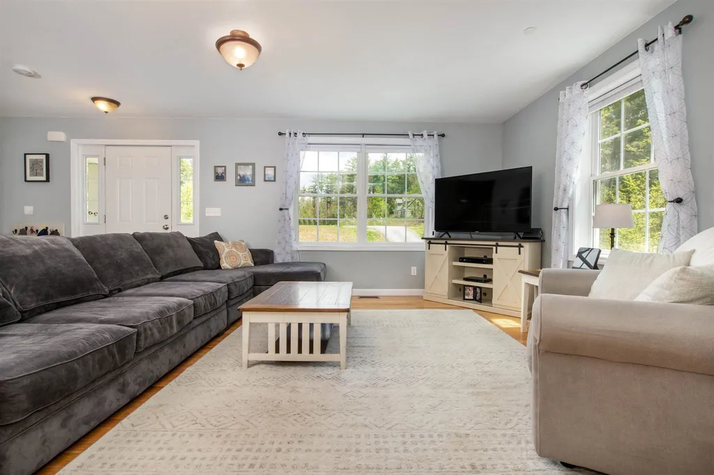 15 Maya's Way Newmarket NH 03857