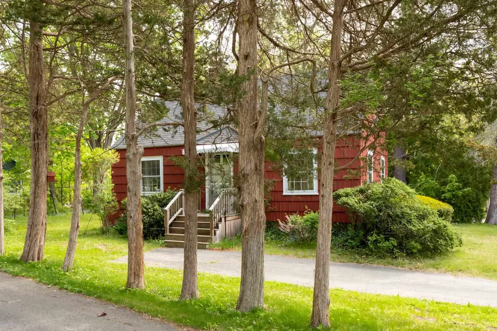 125 Whipple Road Kittery ME 03904-1316